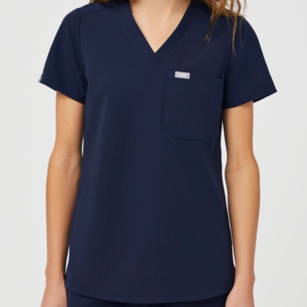 Figs Women’s Catarina One-Pocket Scrub Top Navy